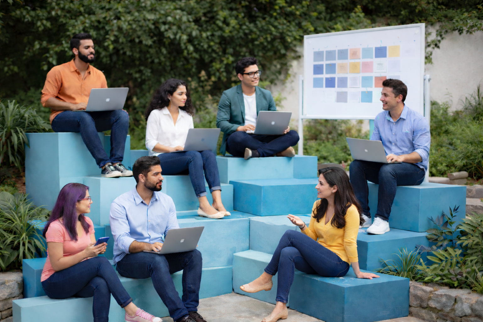 Equipo de BeON colaborando en un proyecto